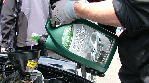 Topping up with engine coolant (c)