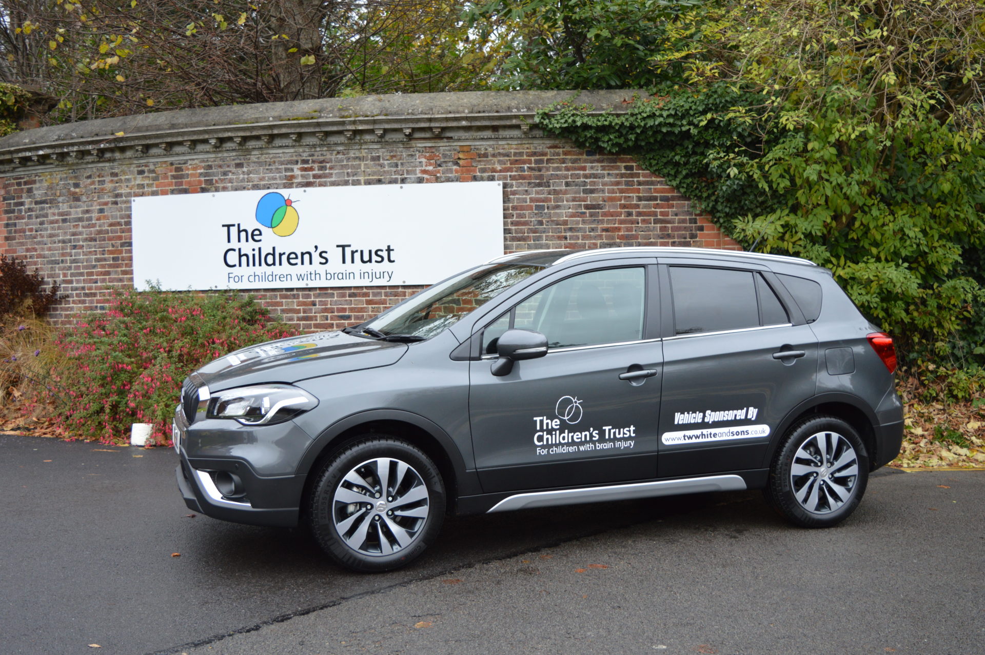 Suzuki S-Cross loaned to local children’s charity