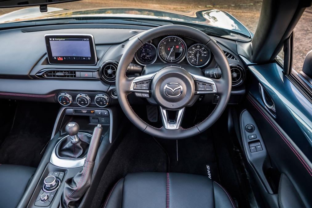 mx-5-arctic-interior