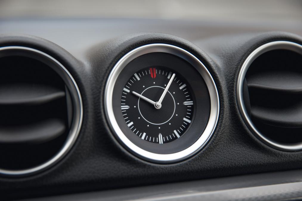 Changing the clock in the Suzuki Vitara