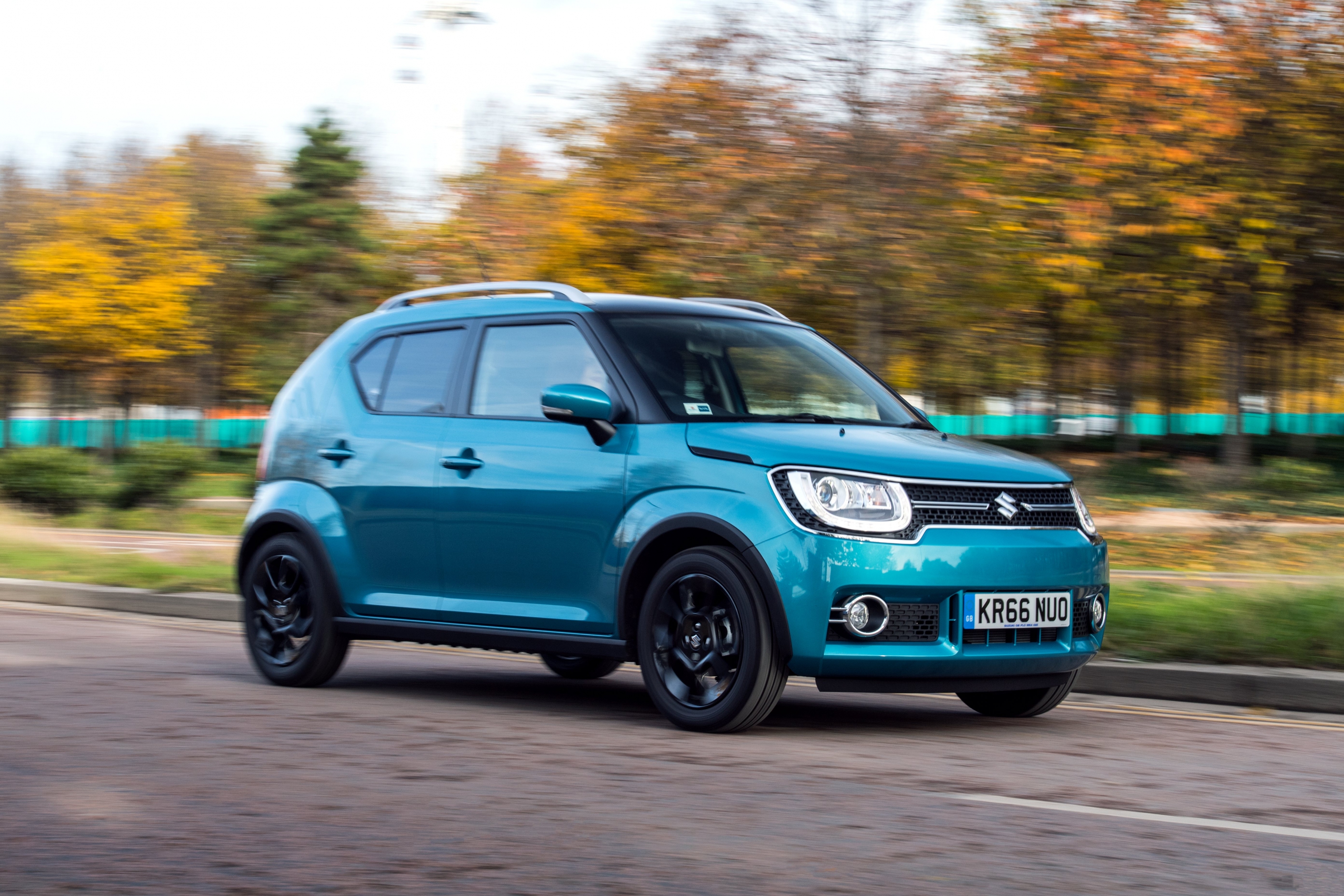 Suzuki Ignis blue driving